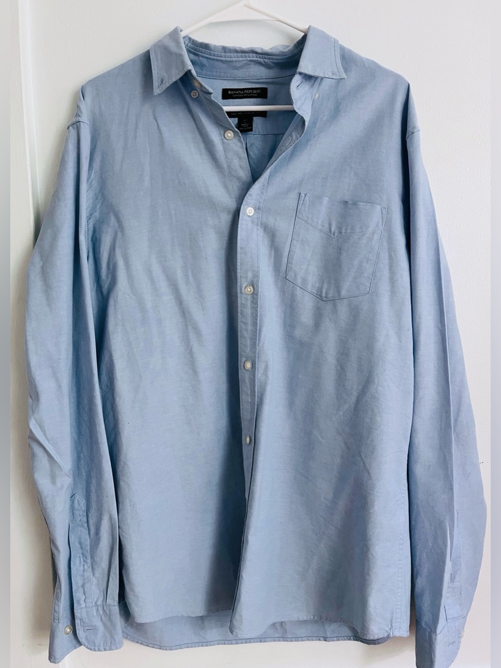 Banana Republic • Light Blue Men's Button-Down Shirt - Untucked Standard Fit